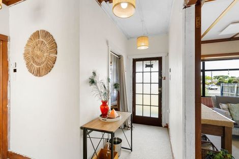 Photo of property in 32 York Street, Levin, 5510