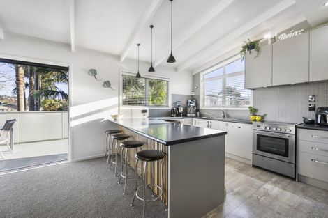 Photo of property in 52 The Circle, Manly, Whangaparaoa, 0930