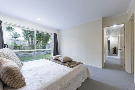 Photo of property in 49 Castlefinn Drive, Weymouth, Auckland, 2103
