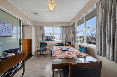 Photo of property in 124 Pioneer Road, Moturoa, New Plymouth, 4310