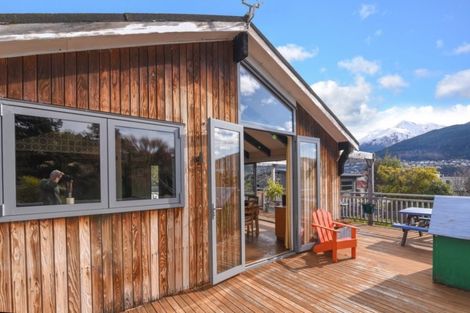 Photo of property in 75 Oregon Drive, Kelvin Heights, Queenstown, 9300