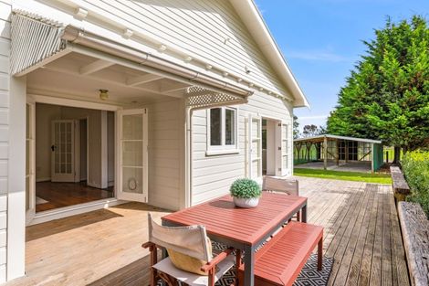 Photo of property in 435 Tararua Road, Levin, 5571