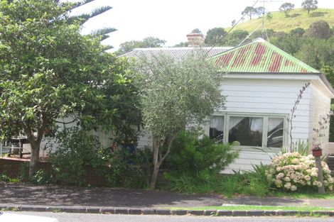Photo of property in 16 Owens Road, Devonport, Auckland, 0624