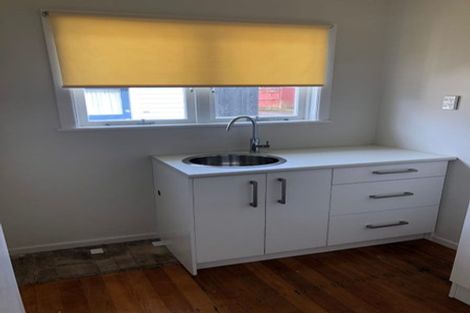 Photo of property in 12 Albert Road, Kelston, Auckland, 0602