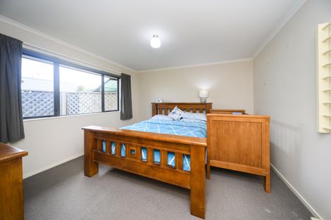 Photo of property in 53 Geneva Terrace, Kelvin Grove, Palmerston North, 4414