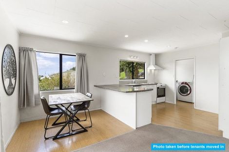 Photo of property in 1/19 Exeter Place, Unsworth Heights, Auckland, 0632
