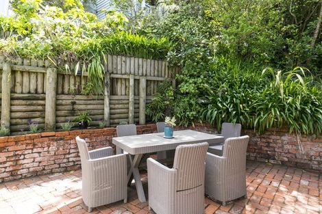 Photo of property in 112 Kelburn Parade, Kelburn, Wellington, 6012