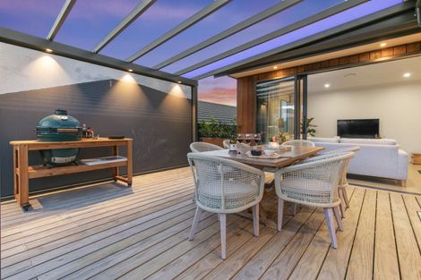 Photo of property in 6 Papa Orchard Drive, Kumeu, 0810
