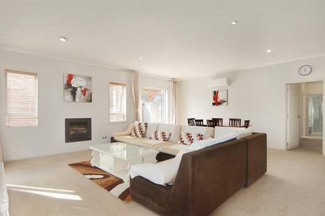 Photo of property in 13 Horizon View Road, Oteha, Auckland, 0632