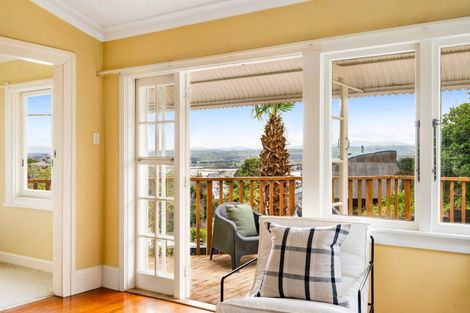 Photo of property in 2 Roslyn Road, Bluff Hill, Napier, 4110