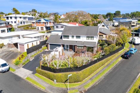 Photo of property in 11 Leatham Avenue, Strandon, New Plymouth, 4312