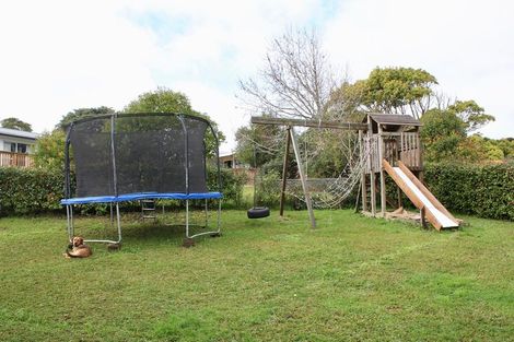 Photo of property in 58 Taipari Road, Te Atatu Peninsula, Auckland, 0610