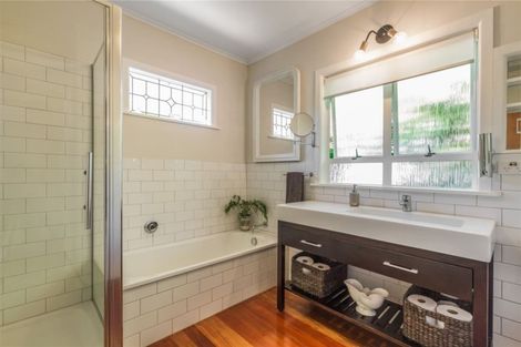 Photo of property in 92d Ngataringa Road, Devonport, Auckland, 0624