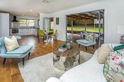 Photo of property in 22 St Catherine Crescent, West Harbour, Auckland, 0618