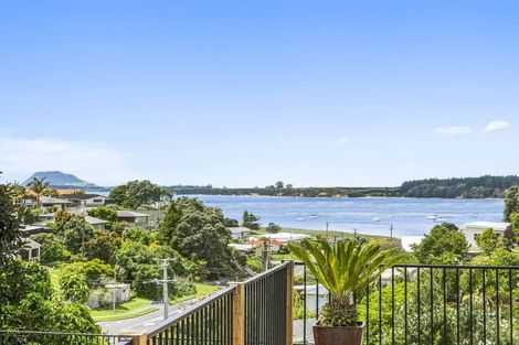 Photo of property in 32 Omokoroa Road, Omokoroa, 3114