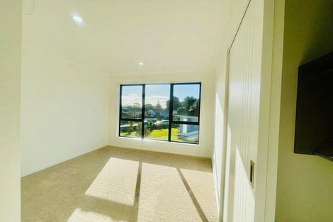Photo of property in 8c Neems Place, Manurewa, Auckland, 2102