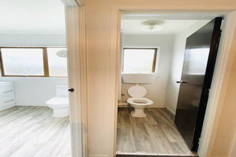 Photo of property in 24 The Esplanade, Eastern Beach, Auckland, 2012