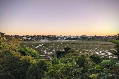 Photo of property in 90 Exmouth Road, Northcote, Auckland, 0627