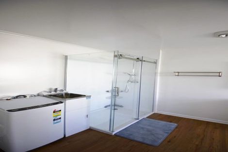 Photo of property in 2/162 Onewa Road, Northcote, Auckland, 0627