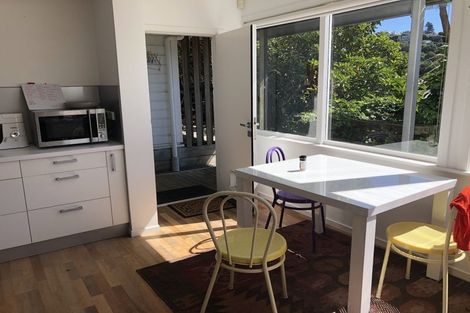 Photo of property in 35 North Terrace, Kelburn, Wellington, 6012