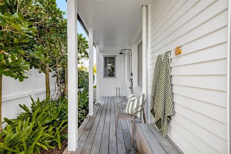 Photo of property in 5 Holiday Road, Milford, Auckland, 0620