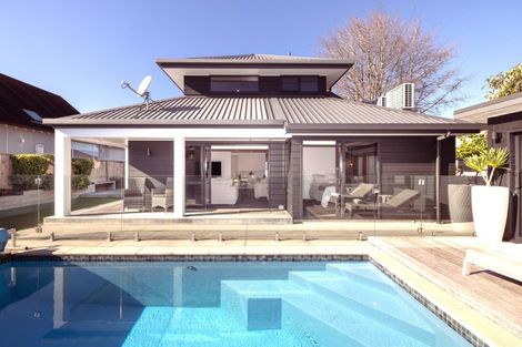 Photo of property in 253 Devonport Road, Tauranga, 3110