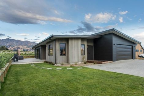 Photo of property in 16 Sarges Way, Lake Hawea, Wanaka, 9382