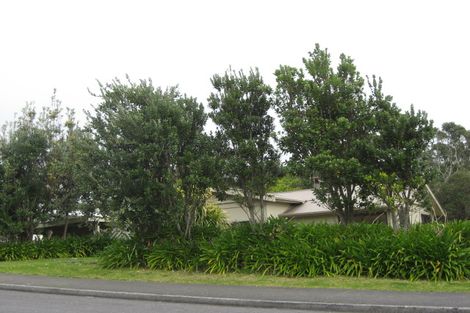 Photo of property in 2a Wairau Road, Oakura, 4314