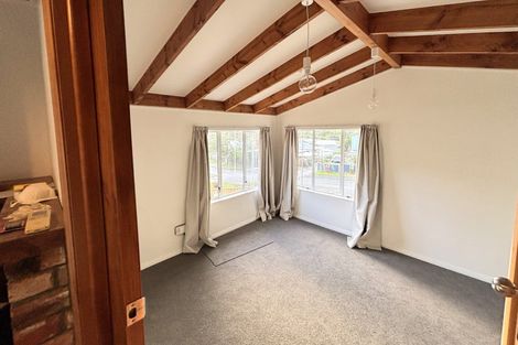 Photo of property in 17 Hookway Grove, Paraparaumu, 5032