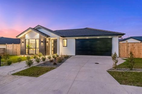 Photo of property in 22 Lewis Younie Road, Kumeu, 0810