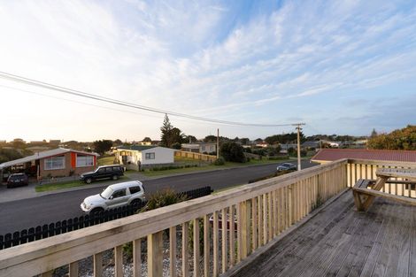 Photo of property in 76 Kahukura Avenue, Waitarere Beach, Levin, 5510