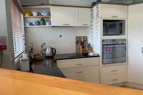 Photo of property in 6 Esther Place, Red Beach, 0932