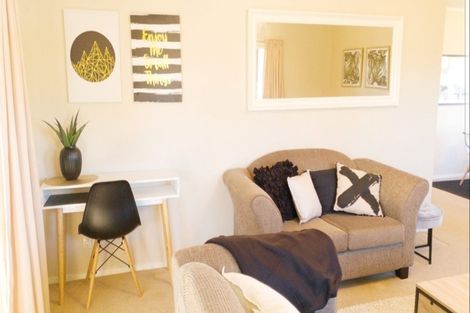 Photo of property in 8 Jasmine Avenue, Dinsdale, Hamilton, 3204