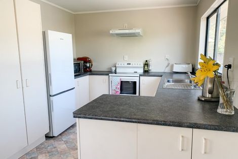 Photo of property in 1 Monarch Grove, Maoribank, Upper Hutt, 5018