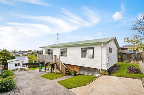 Photo of property in 1 Maywood Crescent, Glen Eden, Auckland, 0602