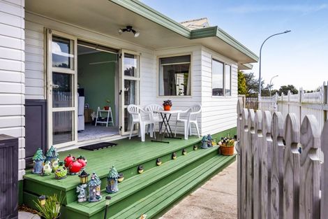 Photo of property in 57 Murray Avenue, Hawera, 4610