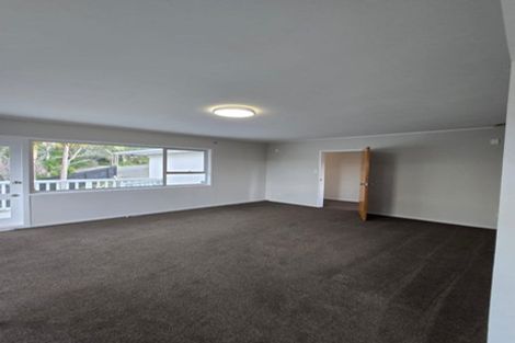 Photo of property in 18 Long Street, Torbay, Auckland, 0630