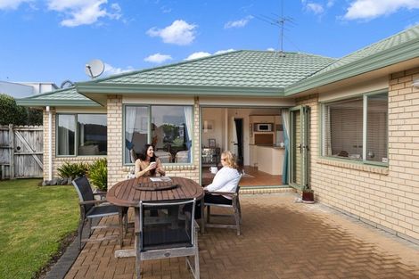 Photo of property in 122 Charles Prevost Drive, The Gardens, Auckland, 2105