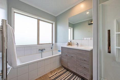 Photo of property in 122 Endeavour Drive, Whitby, Porirua, 5024