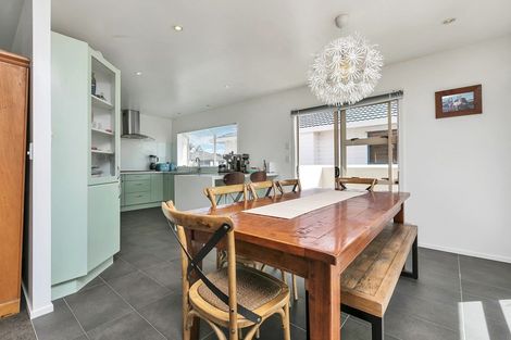 Photo of property in 3 Bridgehead Cove, West Harbour, Auckland, 0618