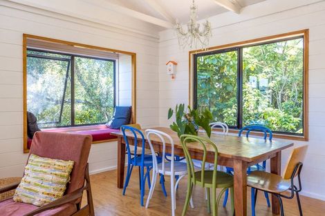 Photo of property in 32 Ocean Road, Surfdale, Waiheke Island, 1081