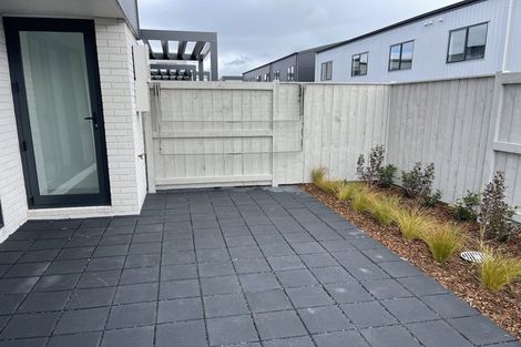 Photo of property in 16 Paterae Lane, Flat Bush, Auckland, 2019