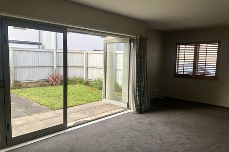 Photo of property in 2/19 Hills Road, Edgeware, Christchurch, 8013