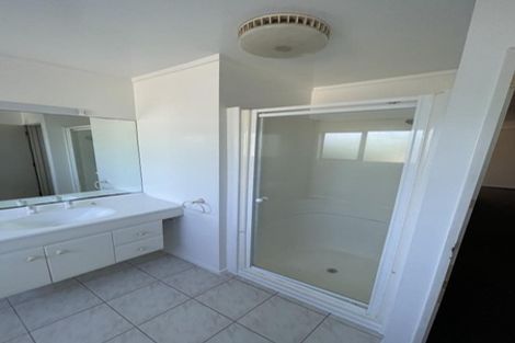 Photo of property in 5 Goldfinch Rise, Unsworth Heights, Auckland, 0632