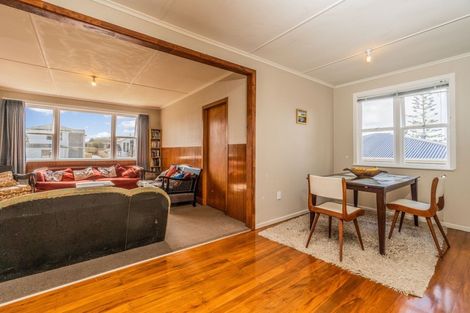 Photo of property in 19 Sheridan Drive, New Lynn, Auckland, 0600