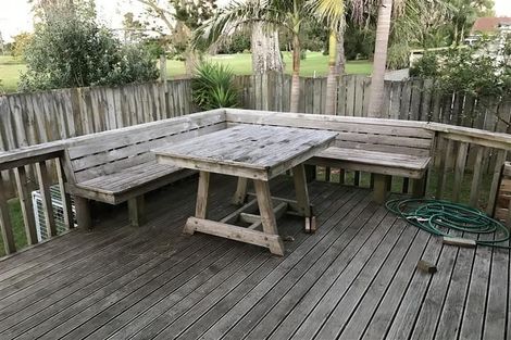 Photo of property in 2/133 Carnoustie Drive, Wattle Downs, Auckland, 2103