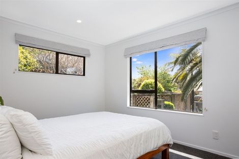 Photo of property in 10 Albatross Close, Whitby, Porirua, 5024