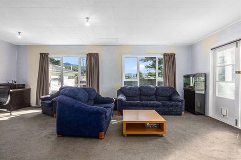 Photo of property in 4 Russell Road, Wainuiomata, Lower Hutt, 5014