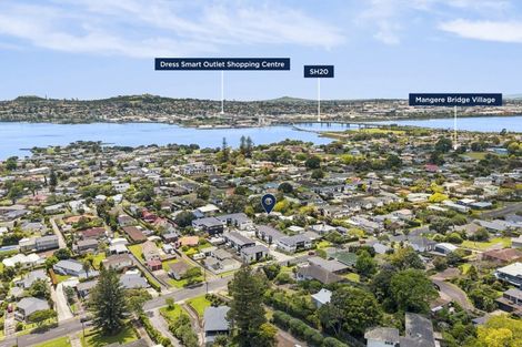 Photo of property in 54 Taylor Road, Mangere Bridge, Auckland, 2022