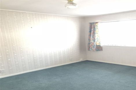 Photo of property in 1/4267 Great North Road, Glendene, Auckland, 0602